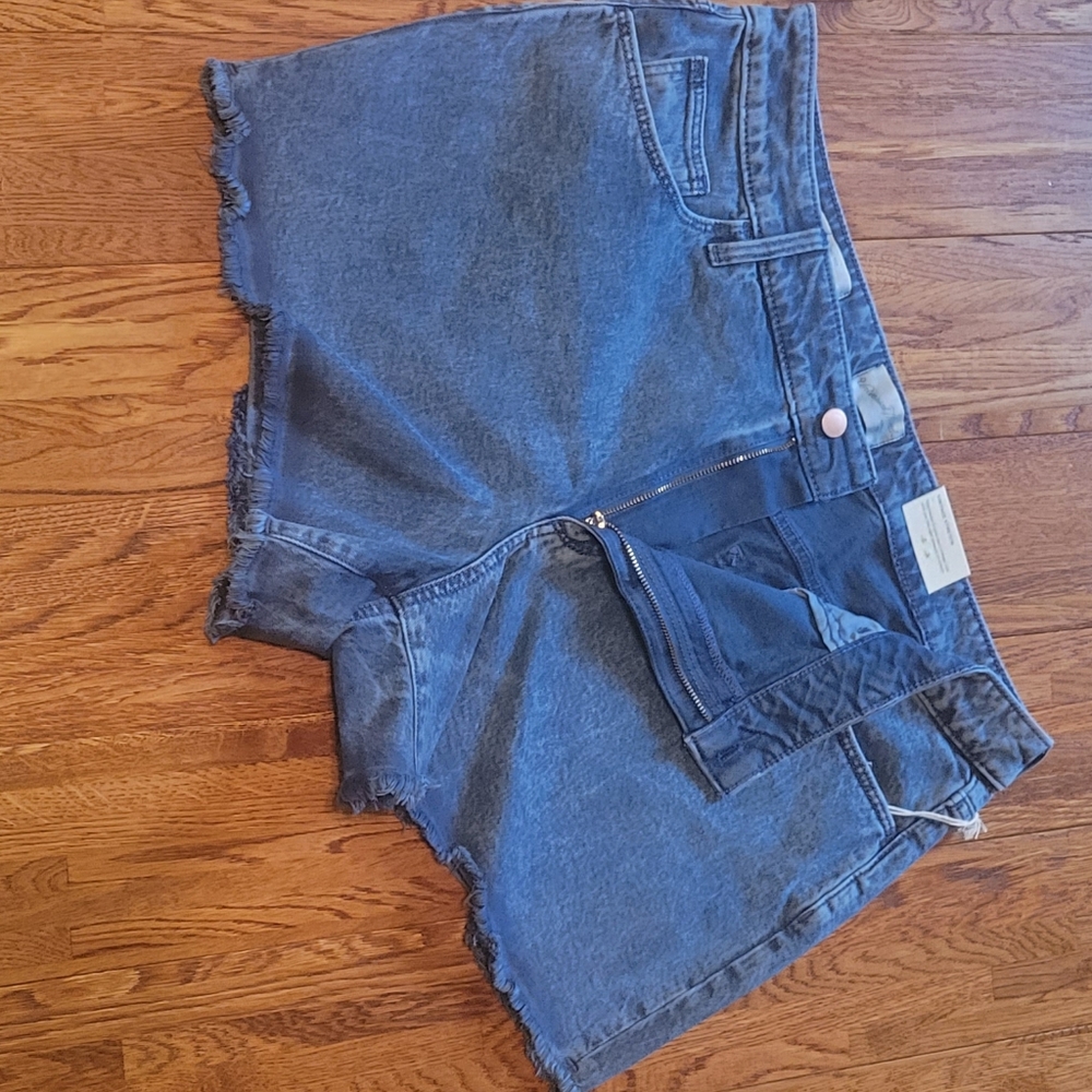 Universal Thread, Vintage Style Jean Shorts Size 16